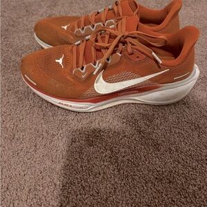 Texas Longhorn Nike Burnt Orange and White Zoom Pegasus 41 Men’s 10